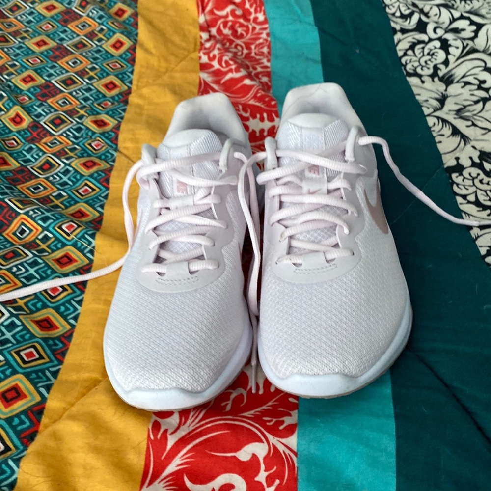 Nike tennis shoe